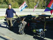 James mit Hund und Trailer nach Portland